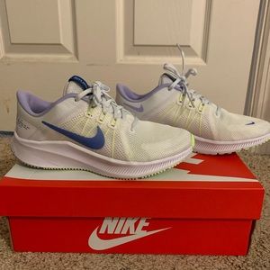 Nike Women's Quest 4 Running Shoes Size 7